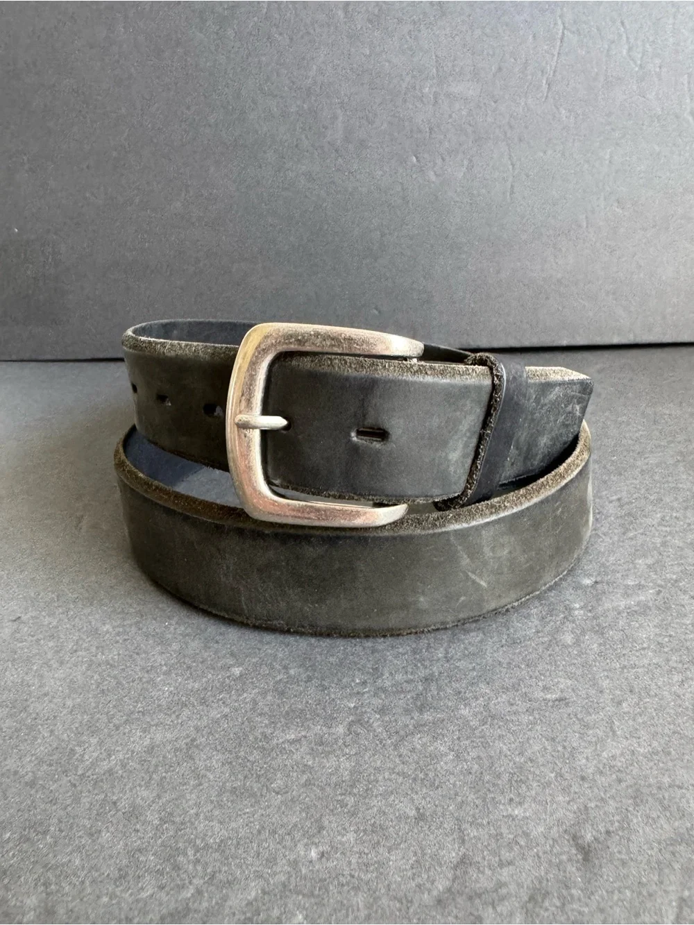 ARIAT‎ Distressed Black Leather Belt Well Worn Unisex Mens 42